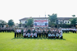 Kapolres Jombang Berikan Reward kepada TNI-Polri yang Berprestasi
