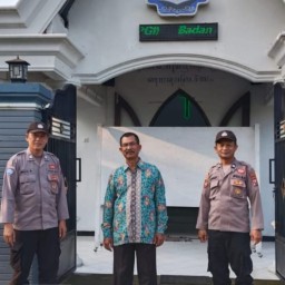 Polsek Ngimbang Gelar Pengamanan Ibadah Minggu Pagi di Gereja GKJTU dan GJWI Desa Ngasemlemahbang