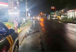 Polsek Ngimbang Gencarkan Patroli Blue Light, Cegah Kejahatan dan Balapan Liar