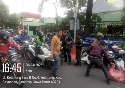 Komunitas SELKER Gelar Baksos Ramadhan, Bagikan 200 Paket Takjil di Depan Kejati Jatim Surabaya