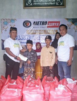 Ramadan Penuh Berkah: Media Metrosurya.com Berikan Santunan Anak Yatim dan Berbagi Takjil