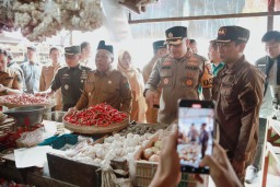 Polres Jombang Sidak Pasar dan Distributor Beras, Pastikan Ketersediaan di Bulan Ramadhan
