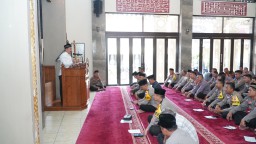 Tingkatkan Kualitas SDM, Polres Cirebon Kota Gelar Binrohtal dengan Siraman Rohani dari Irjen Pol (Purn) Agung Makbul