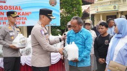 Polres Cirebon Kota Gelar Bakti Sosial Berkah Ramadhan