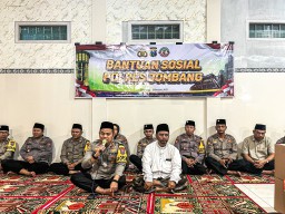 Kunjungi Ponpes Fattahul Muhibbin, Kapolres Jombang Serahkan Bansos dan Santunan Anak Yatim