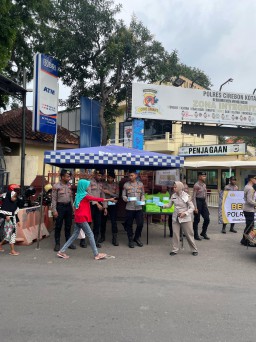 Polres Cirebon Kota Gelar Kegiatan Berbagi Takjil dalam Rangka Menyambut Ramadhan