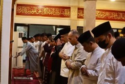Kapolres Kuningan Gelar Tarawih Keliling Safari Ramadhan di Masjid Dian Ar-Rokhmat