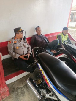 Kapolsek Talun Gelar Jumat Curhat Bersama Ojek Kamtibmas di Pangkalan Jembatan Merah