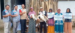 Kapolres Jombang Bersama PJU Bagikan Makan Sahur Gratis ke Masyarakat