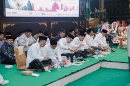 Kapolres Jombang dan Forkopimda Makan Sahur Bersama Masyarakat