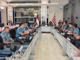 SELARASKAN ARAHAN PIMPINAN, KASAL BERIKAN PENGARAHAN KEPADA PARA ASISTEN DAN UNSUR PIMPINAN WILAYAH JAKARTA