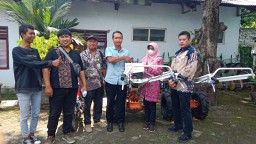 Dinas Pertanian Jombang Salurkan Bantuan Alsintan di Dua Kecamatan