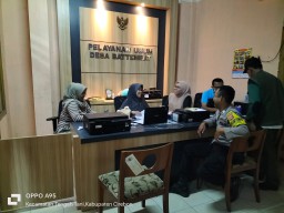 Bripka Indra Bhabinkamtibmas Polsek Kedawung Sambang desa Jalin Sinergi dan Dengar Aspirasi Warga