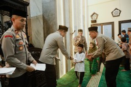 Berkah Ramadhan, Kapolres Jombang Santuni Anak Yatim Panti Asuhan As-Sholihin