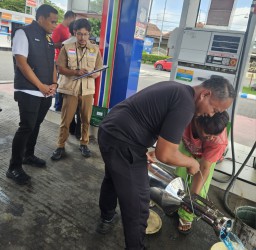 Satgas BBM Polres Jombang bersama UPT Metrologi dan Pertamina Lakukan Pengecekan SPBU