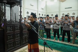 Keluarga Besar Polres Jombang Gelar Sholat Gaib untuk Tiga Personel Polri yang Gugur dalam Tugas