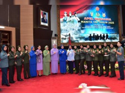 APEL BERSAMA WANITA TNI TAHUN 2025, KORPS WANITA TNI AL TERIMA PEMBEKALAN DARI IBU RAKSA TRI ANGGANA TANTRI