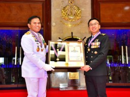 TANDA KEHORMATAN BINTANG JALASENA UTAMA DIANUGERAHKAN KEPADA CHIEF OF THE REPUBLIC OF SINGAPORE NAVY