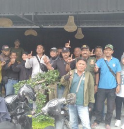 Awak Media Di Wilayah Selatan Mendapatkan THR Dari Keluarga Besar H.Toni Hartono
