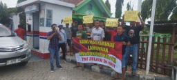 Aliansi Masyarakat Lamongan Gelar Aksi Dukungan Terhadap Revisi UU TNI No.34 Tahun 2004