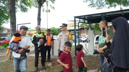 Polres Cirebon Kota Hadirkan Pendongeng untuk Hiburan Pemudik di Rest Area 207A Tol Palikanci