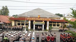 Polres Cirebon Kota Gelar Apel Pergeseran Pasukan Operasi Ketupat Lodaya 2025 untuk Pengamanan Malam Takbir