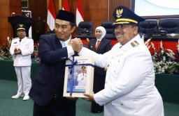Serah Terima Jabatan,Warsubi-Salman Resmi Menjabat Bupati Jombang 2025-2030