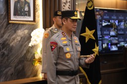 Dir Binmas Polda Bali Serahkan Jabatan Kepada Kapolda Bali Setelah Ditugaskan Ke Lemhanas RI