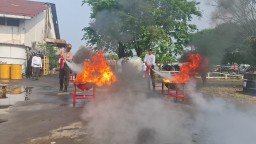 Tangguh dan Sigap: Penyegaran Fisik & Simulasi Kebakaran Satpam HPI di PLN UIP JBTB