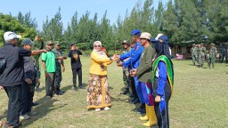 Hijaukan Pantai Indah Layur, Ratusan Orang Ikut dalam Aksi Tanam Pohon, "Aksi Nyata Jaga Alam, Dukung Wisata Bahari."