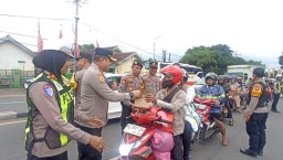 Kapolres Jombang Turun Langsung Pantau Arus Lalin di Jalur Arteri Bandar Kedungmulyo