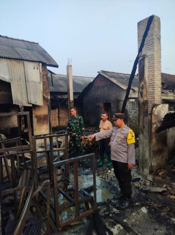 Kebakaran Gudang Krupuk di Sumobito, Kerugian Mencapai 200 Juta