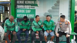 Kapolres Cirebon Kota Sambangi Pangkalan Ojol, Sampaikan Imbauan Kamtibmas dan Bagikan Kontak Layanan Polisi