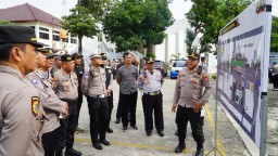 Wakapolres Cirebon Kota Pimpin Apel Pratugas Pengamanan Aksi Unjuk Rasa Ojek Online