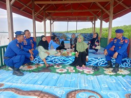 Sat Polairud Polres Cirebon Kota Sambangi Nelayan di Muara Pantai Desa Mundu Pesisir