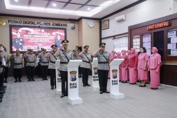 Penyegaran Organisasi, Kapolres Jombang Pimpin Upacara Sertijab Dua Kapolsek Jajaran