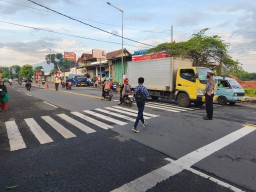 Gatur Pagi Polsek Seltim Polres Ciko Berikan Kelancaran dan Keamanan Lalulintas