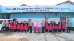 Dukung Program Gizi Anak, Kapolres Indramayu dan Ketua Bhayangkari Tinjau SPPG Yayasan Kemala