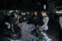 Polres Jombang Gelar Pengamanan Jalur Kepulangan Warga Baru IKS-PI Kera Sakti