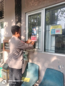 Bhabinkamtibmas Kalijaga Polsek Seltim Polres Ciko Sosialisasikan Layanan Call Center 110 Kepada Warga