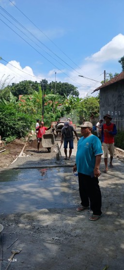 Pemdes Mekarsari Bangun Jalan Cor Beton Dari Dana Desa Tahap I Tahun 2025