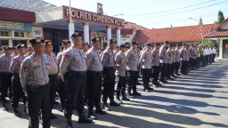 Kapolres Cirebon Kota Pimpin Apel Pagi, Tekankan Disiplin dan Pelayanan Prima