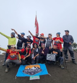 Ekspedisi Gunung Buthak, Jalur Lumpur Bikin Pendaki U-50 Meringis