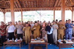 Penyerahan Secara Simbolis oleh Bupati Jombang Bersama Dinas Terkait