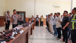 Cegah Penyalahgunaan, Wakapolres Jombang Pimpin Langsung Pemeriksaan Senpi dan Amunisi