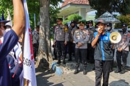Polres Jombang Gelar Pengamanan Peringatan Hari Buruh Internasional May Day 2025