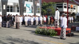 Kapolres Cirebon Kota Hadiri Upacara Hardiknas 2025, Dukung Pendidikan Bermutu untuk Semua