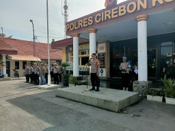 Polres Cirebon Kota Gelar Apel Pratugas Gabungan Pengamanan Waisak dan Pemberangkatan Jemaah Haji