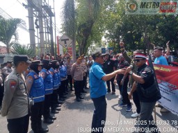 Di Pertanyakan Kinerja Kejari Lamongan,Ratusan Anggota Lembaga LSM Bergabung Di Alam Bersatu Gelar Aksi Unjuk Rasa