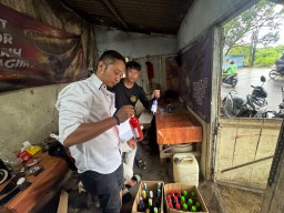 Sat Resnarkoba Polres Cirebon Kota Tindak Lanjuti Pengaduan Warga, Temukan Miras Berbagai Jenis